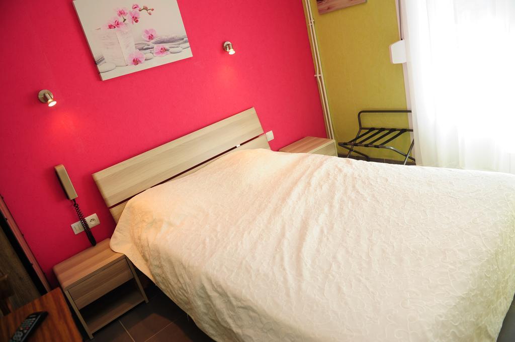 Logis Le Franco Belge Hotel มงแตร์เม ห้อง รูปภาพ