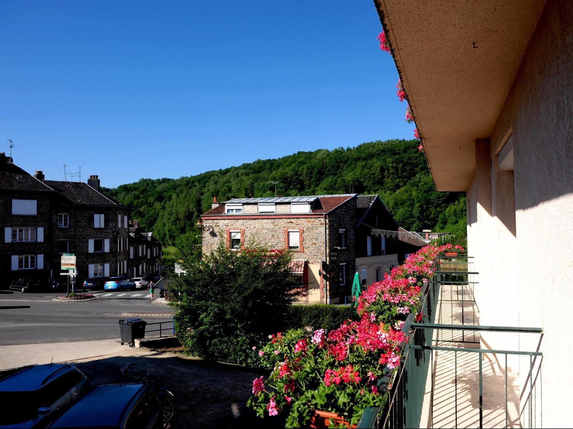 Logis Le Franco Belge Hotel มงแตร์เม ภายนอก รูปภาพ