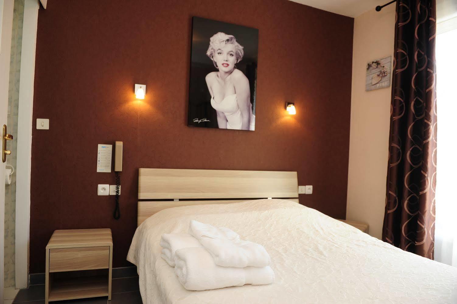 Logis Le Franco Belge Hotel มงแตร์เม ภายนอก รูปภาพ